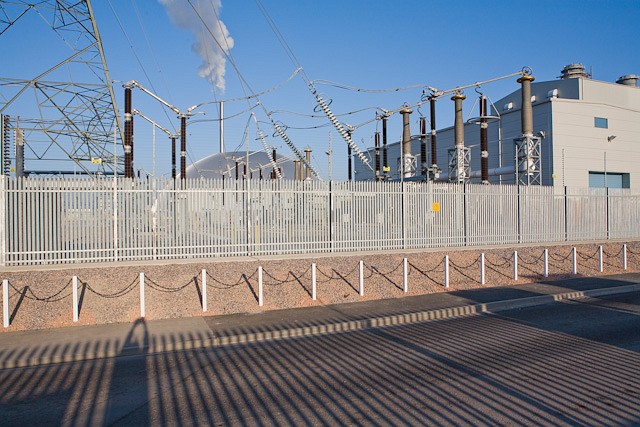Marchwood National Grid Substation This substation feeds power at 400 KV into the national grid from Marchwood Power Station (under construction). The power station combines gas and steam turbines to generate 824 MW at 58% efficiency; it will cost £380m to build, see http://www.marchwoodpower.com . From right, just seen are the tops of the chimneys, then a white building with air vents (probably the main turbine hall). The nearest white building probably contains electrical switchgear. It is app